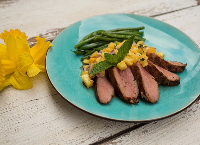 glazed pork enderloi with pineappl salsa