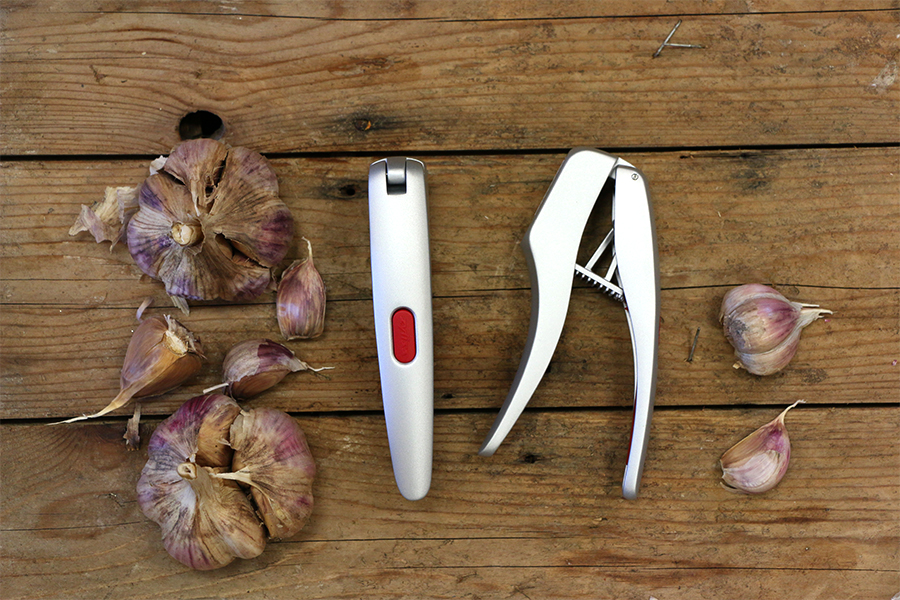 decspecials-charsfavthings-garlicpress-lowres